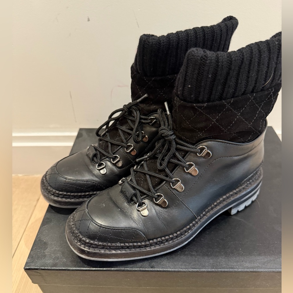 Chanel lace-up boots with ribbed suede trim 39.5